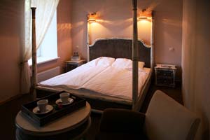 4 person family 2 room suite with breakfast